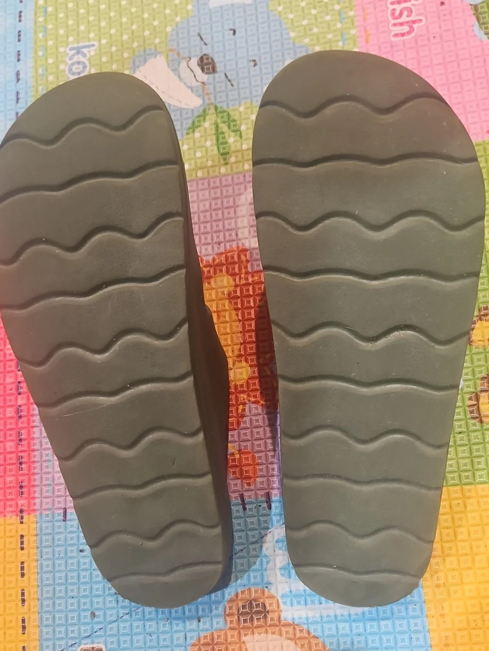 Like New Children'sPlace  Sz.4 Kids Olive Green Double-Buckle Sandals
